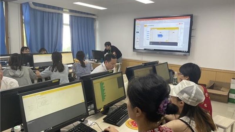 那么，少儿编程网课一对一的价格是多少呢？价格因素主要受以下几方面影响：